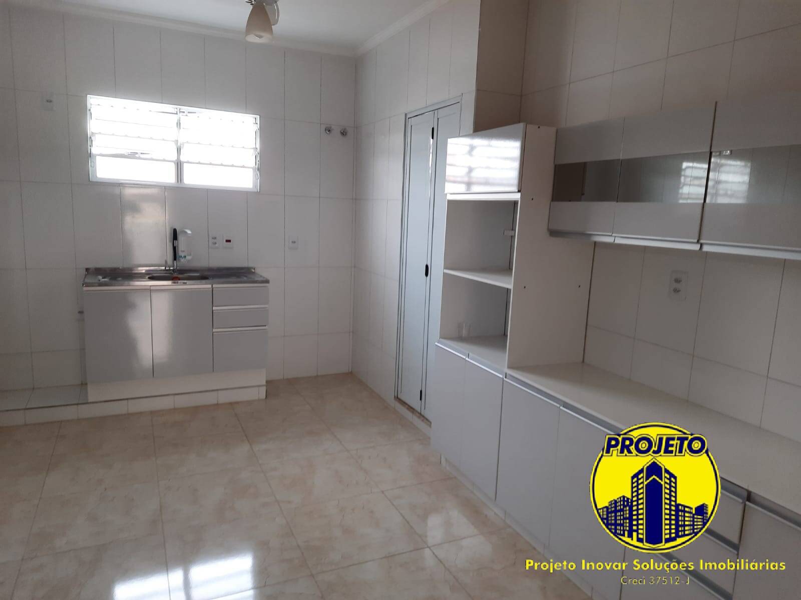 Casa para alugar com 3 quartos, 100m² - Foto 9