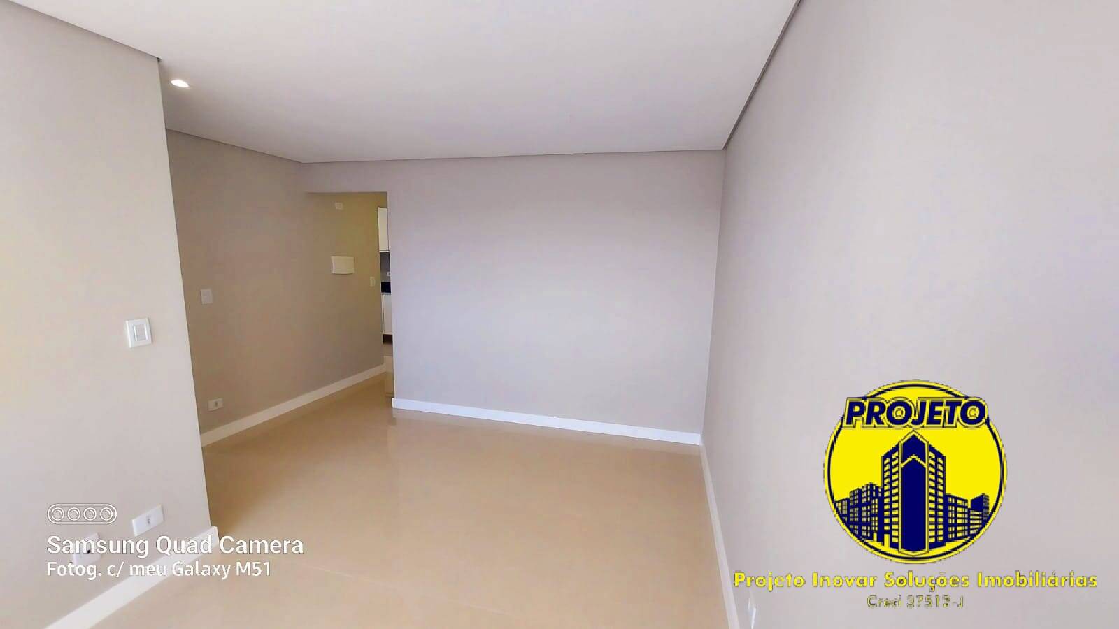 Apartamento à venda com 2 quartos, 70m² - Foto 2