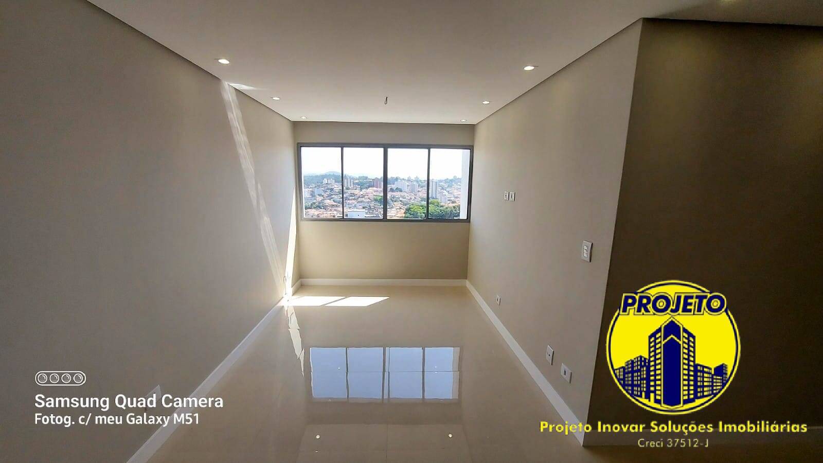 Apartamento à venda com 2 quartos, 70m² - Foto 3