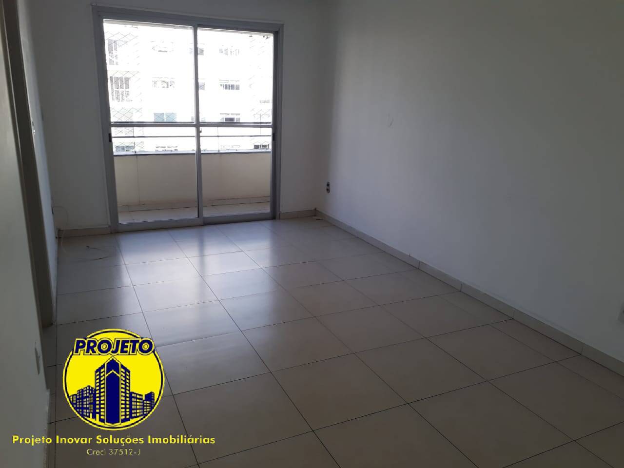 Apartamento à venda com 2 quartos, 70m² - Foto 4