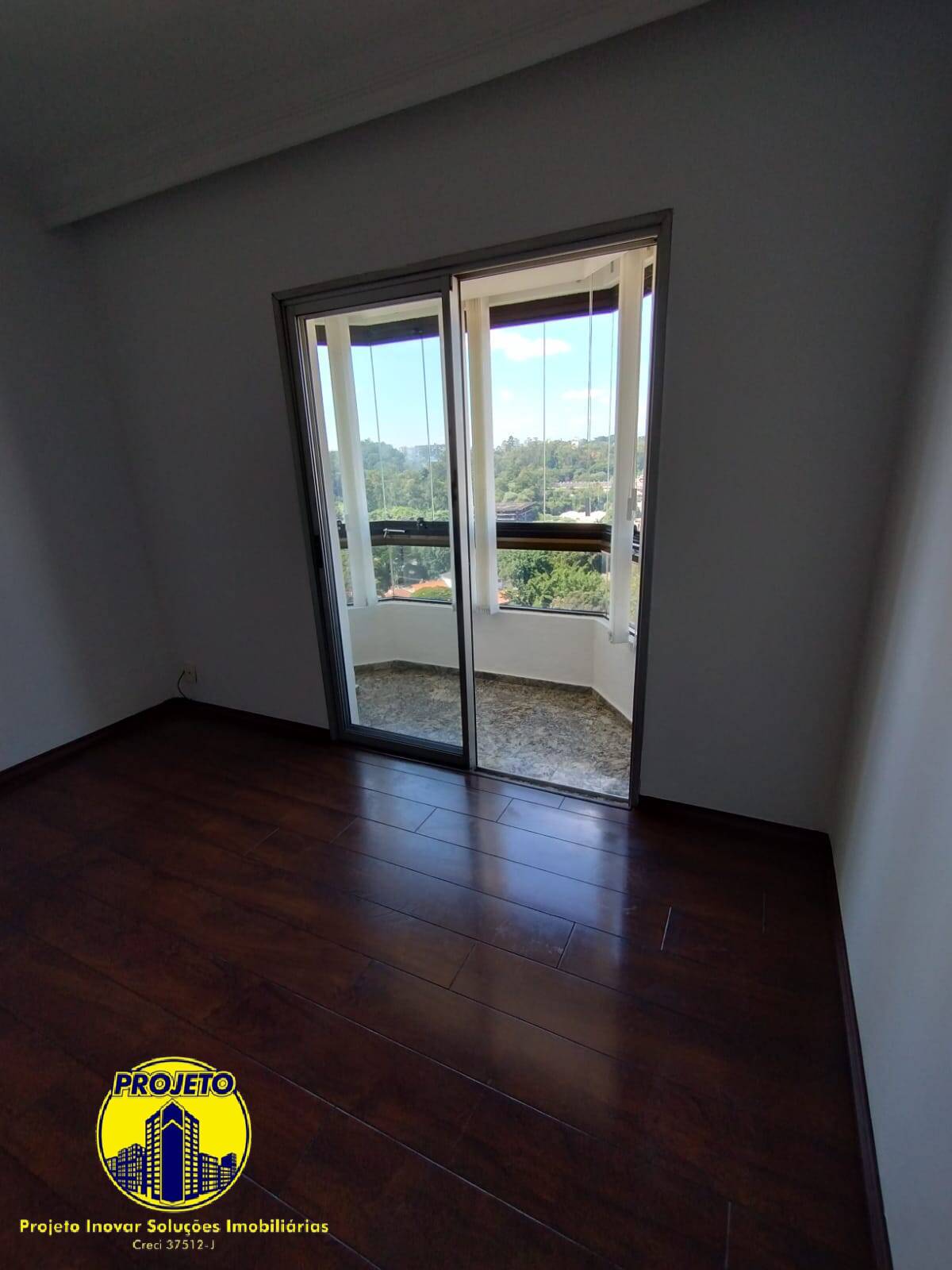 Apartamento à venda com 3 quartos, 105m² - Foto 2