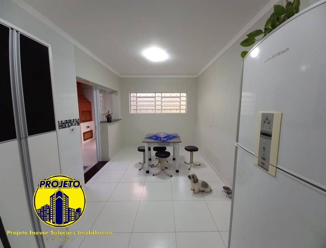 Casa à venda com 4 quartos, 230m² - Foto 11