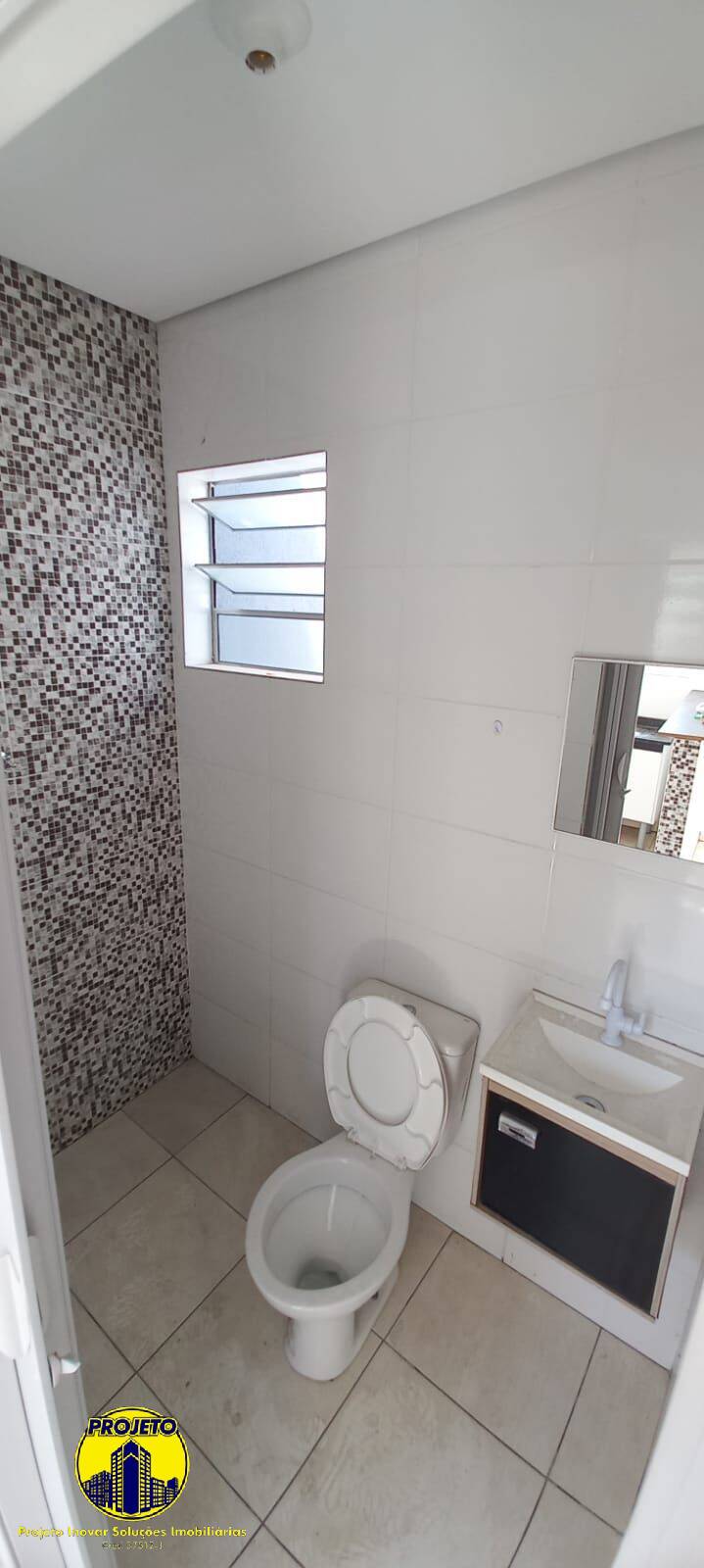 Casa à venda com 6 quartos, 200m² - Foto 4