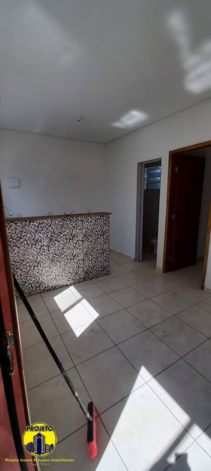 Casa à venda com 6 quartos, 200m² - Foto 13