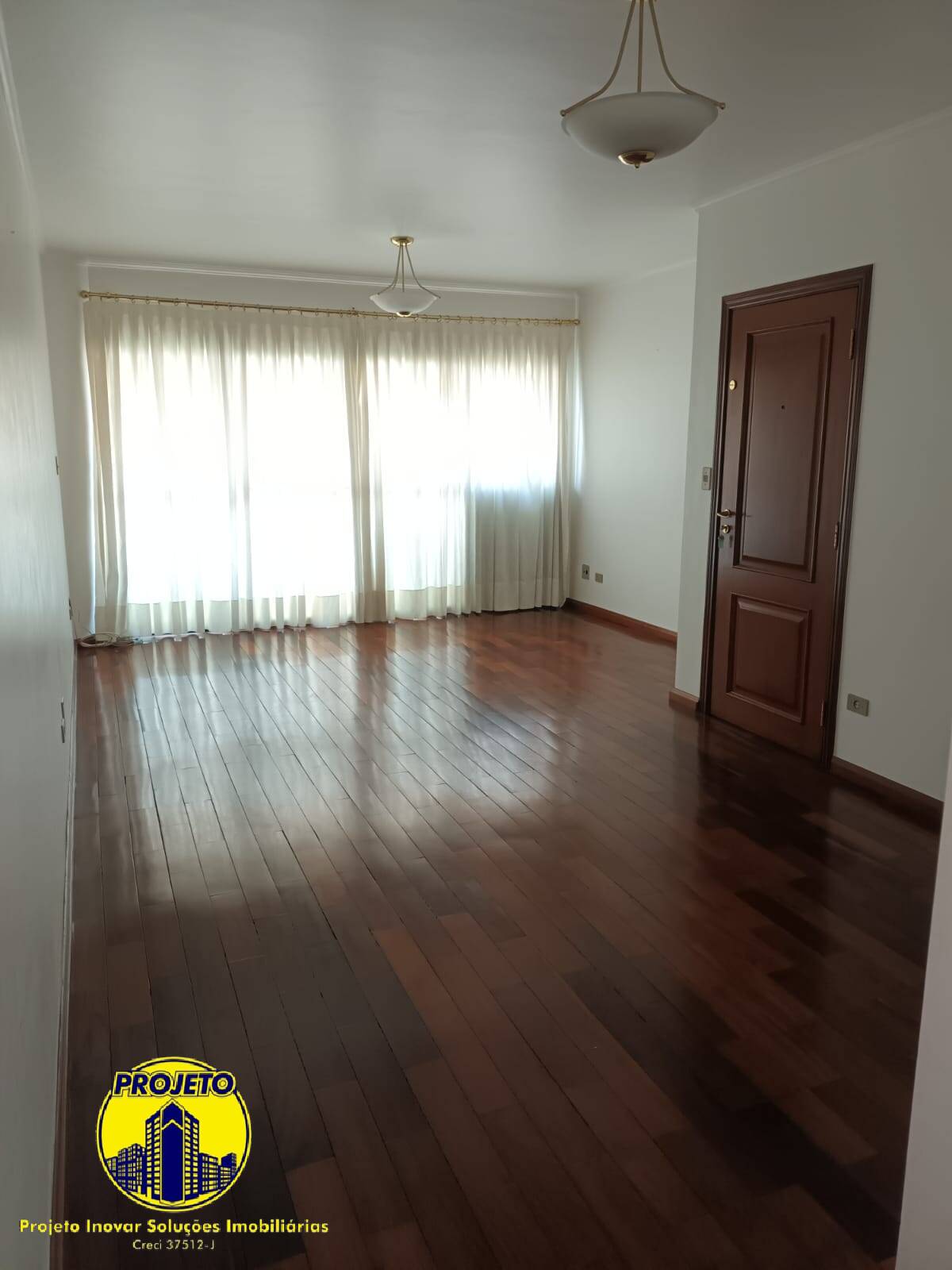 Apartamento à venda com 3 quartos, 130m² - Foto 1